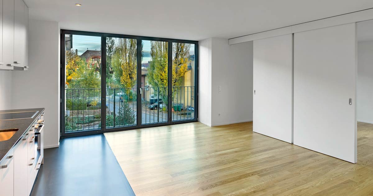Garbani-Malerarbeiten-innen-Kueche-Balkonfenster